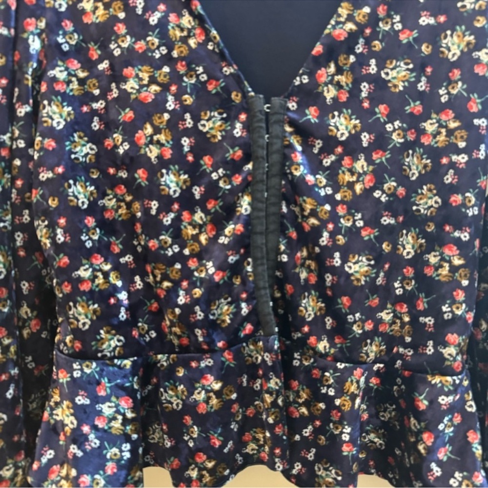 Topshop blue floral print velvet top hook and eye closure size 10 medium - Picture 9 of 11